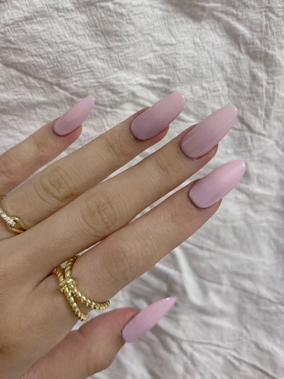 Solid Light Pink Oval Press-On Nails – Soft & Minimal Style