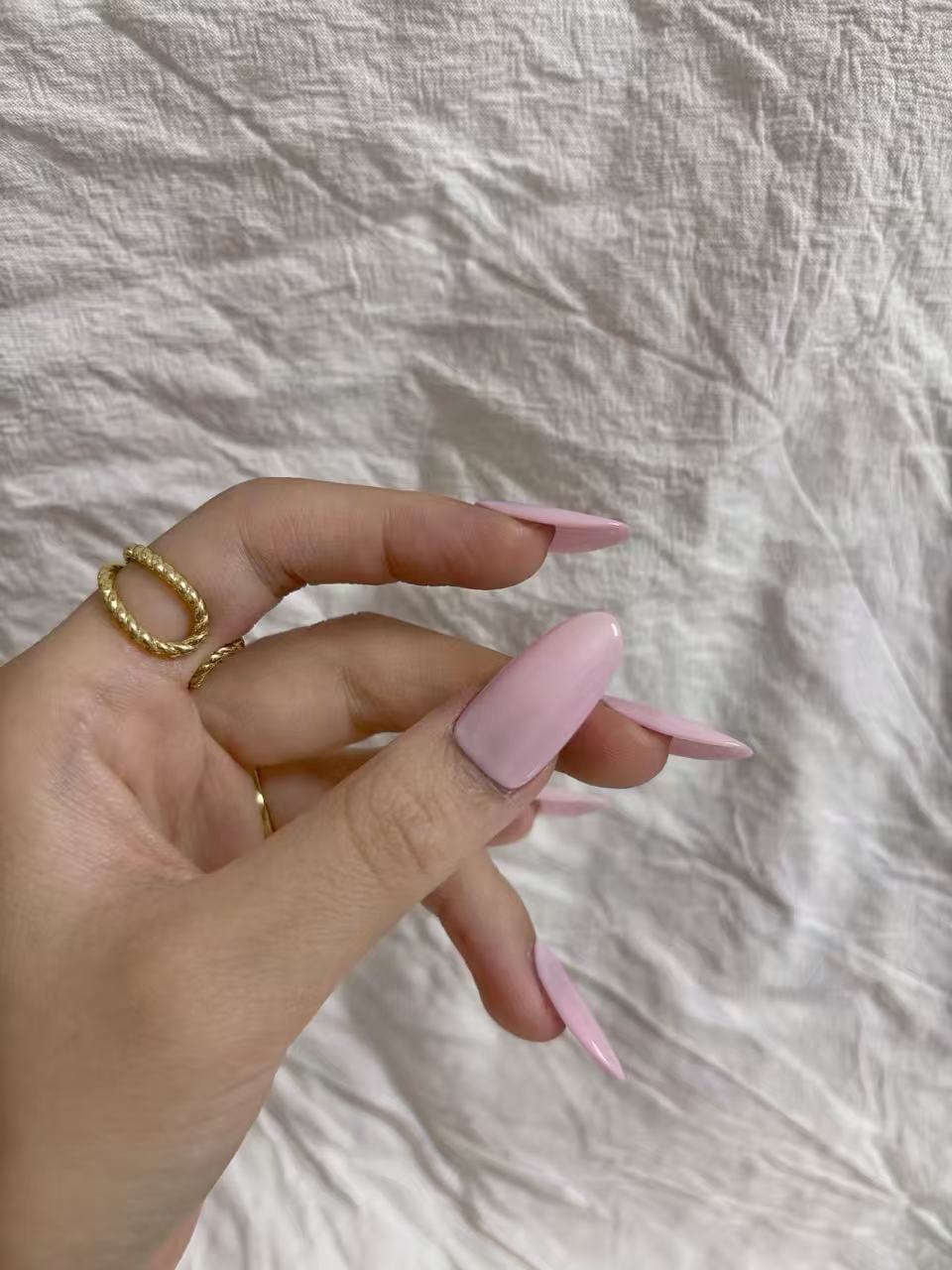 Solid Light Pink Oval Press-On Nails – Soft & Minimal Style