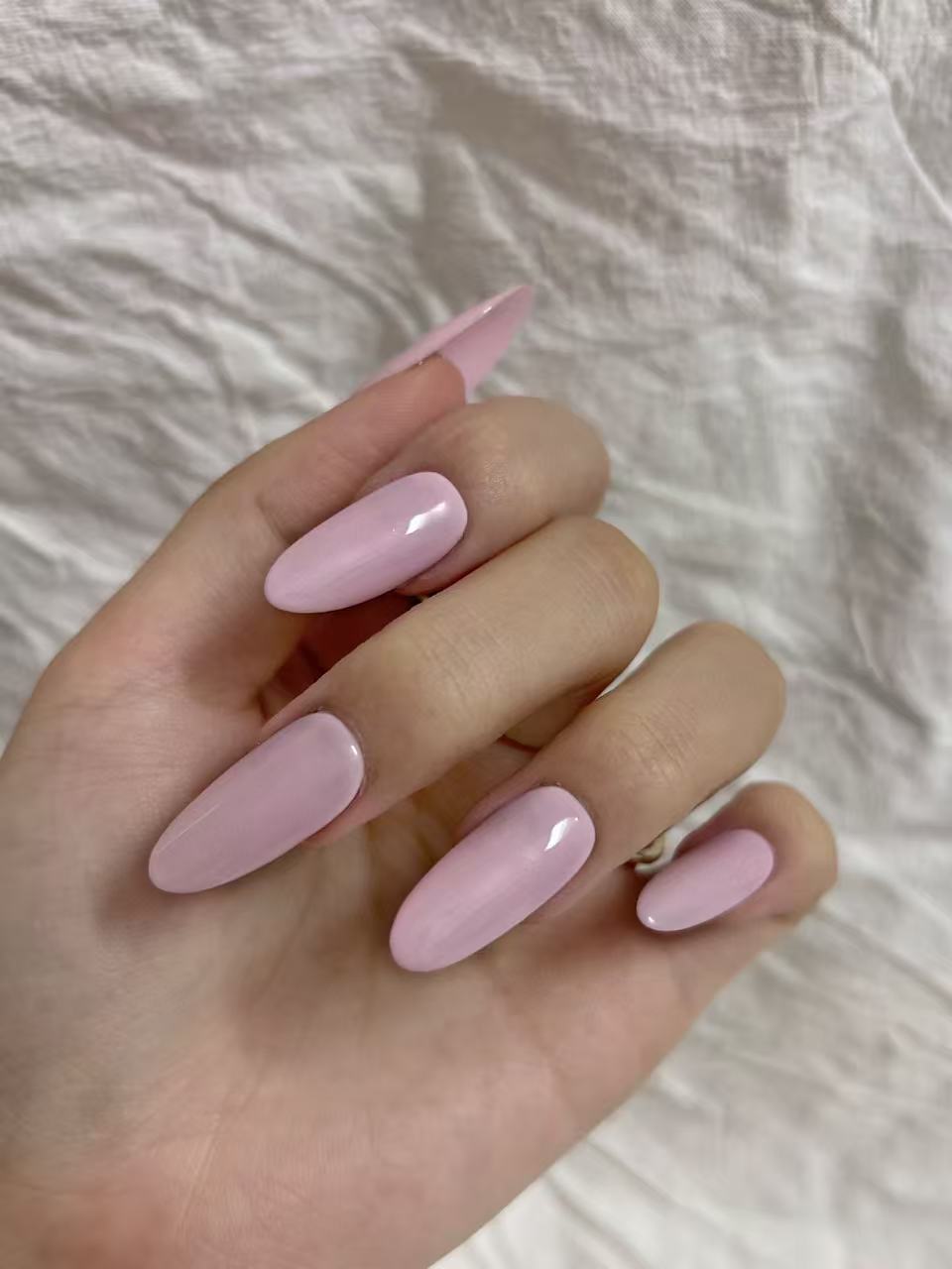 Solid Light Pink Oval Press-On Nails – Soft & Minimal Style
