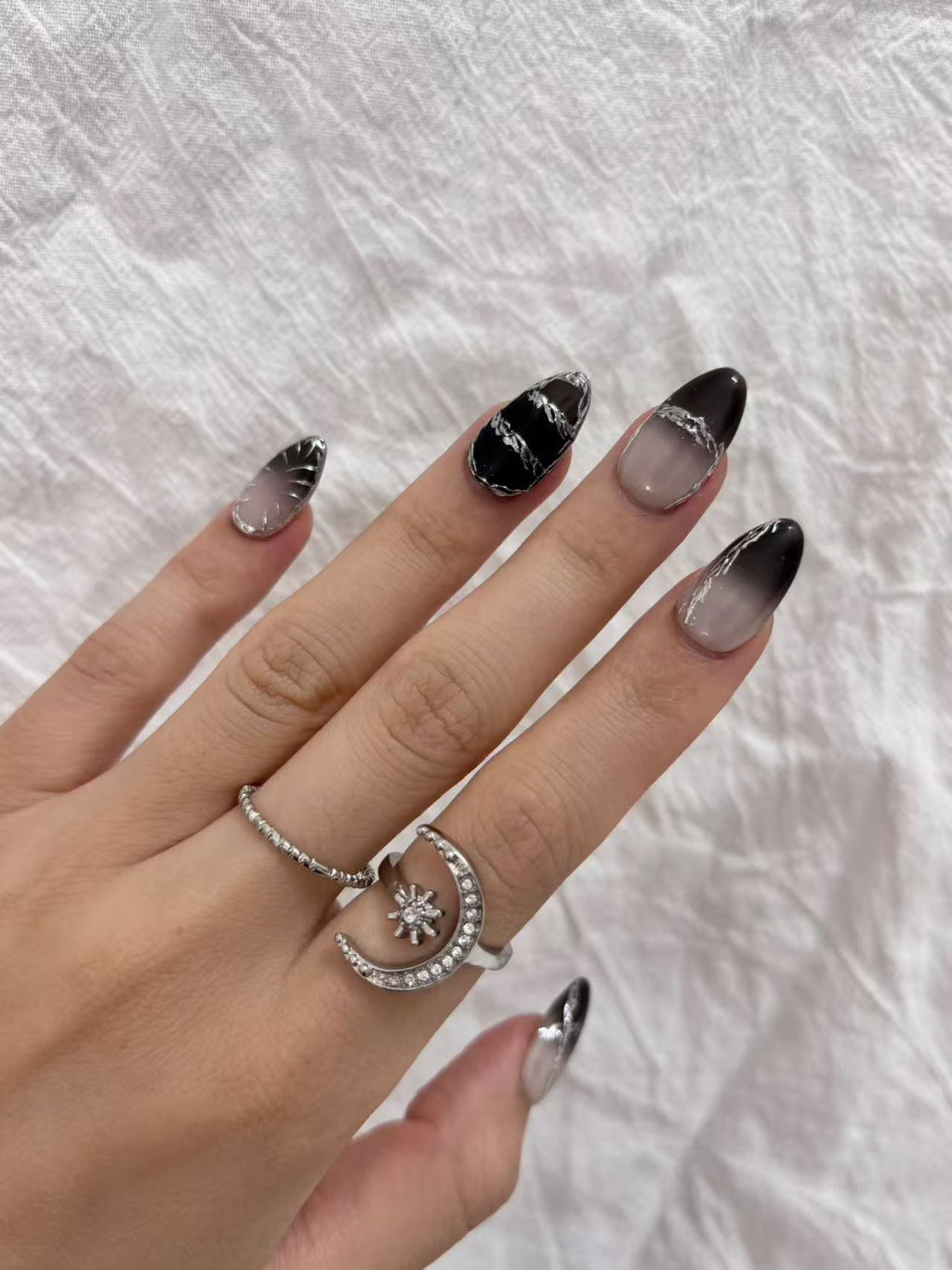 Gradient Black & Silver Chain Almond Press-On Nails – Modern Chic Style