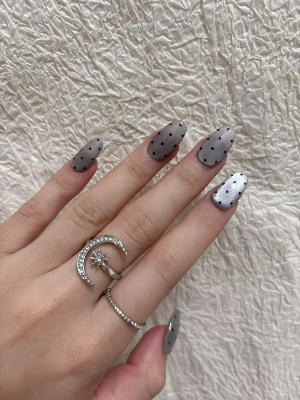 Light Gray Cat Eye Polka Dot Press-On Nails – Chic & Playful Style