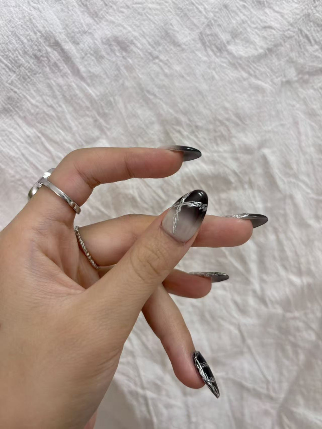 Gradient Black & Silver Chain Almond Press-On Nails – Modern Chic Style