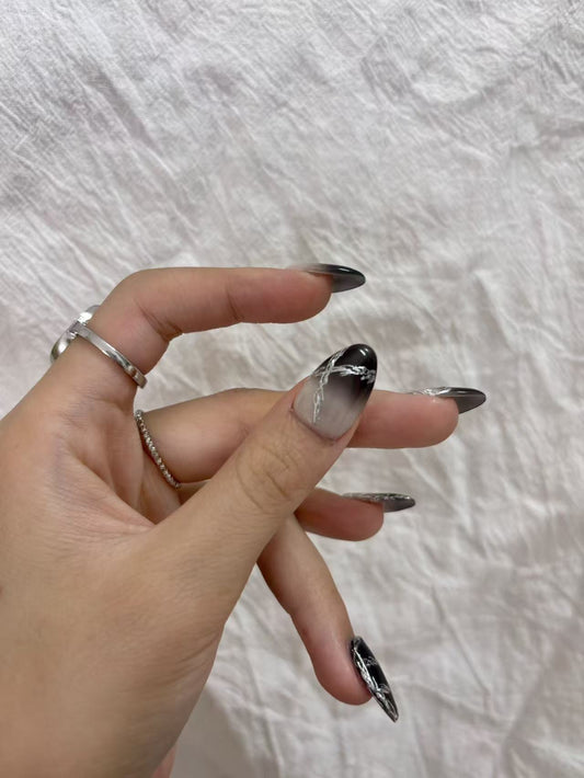 Gradient Black & Silver Chain Almond Press-On Nails – Modern Chic Style