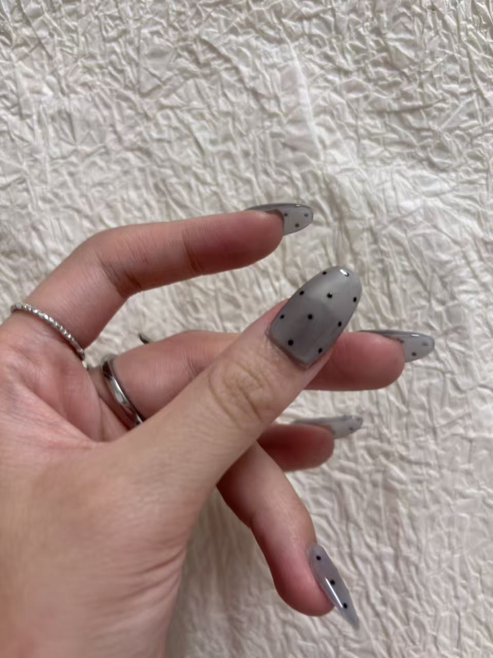 Light Gray Cat Eye Polka Dot Press-On Nails – Chic & Playful Style