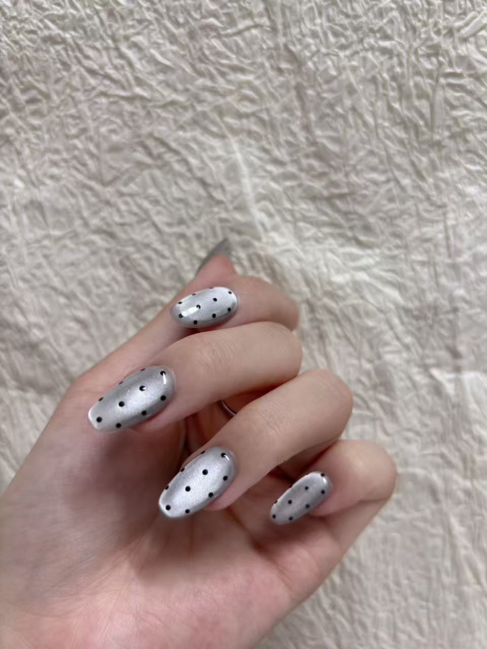 Light Gray Cat Eye Polka Dot Press-On Nails – Chic & Playful Style